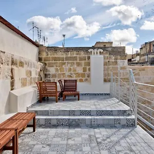 https://vallettastay-old-lodge-studio-5.qawrahotelsmalta.org